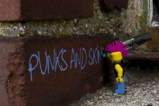 Punks and Skins: A Handmade Font for Edgy Web Design